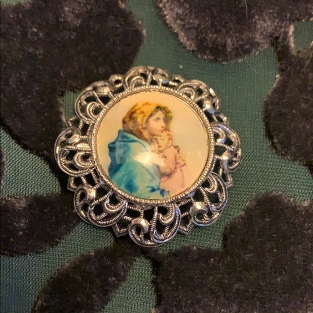 Vintage Brooch Silver Toned Light weight